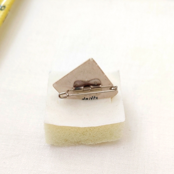 Delft Holland Porcelain Brooch - Picture 4 of 7